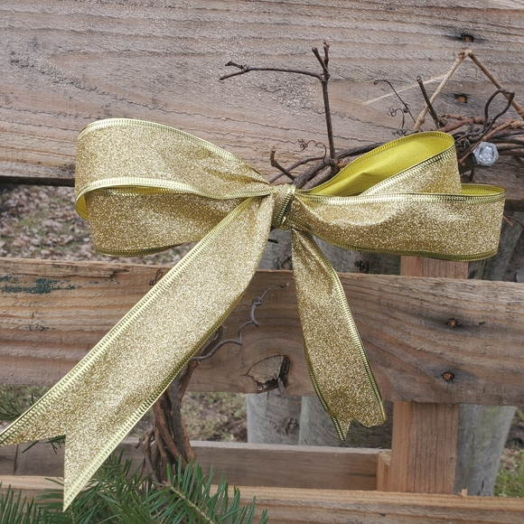 Gold Bow and Fresh Pine Holiday Wreath - Picture 2 of 5